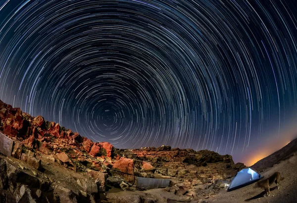 Paisaje nocturno en el desierto del Negev. Israel. Intervalo de disparo . — Foto de Stock