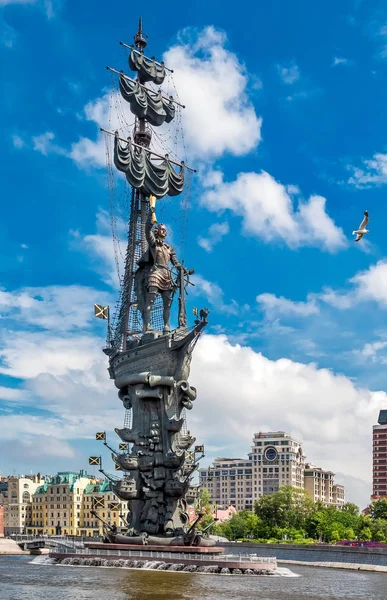 RUSSIE, MOSCOU - 14 JUILLET 2017 : Monument à l'empereur Pierre le Gr — Photo