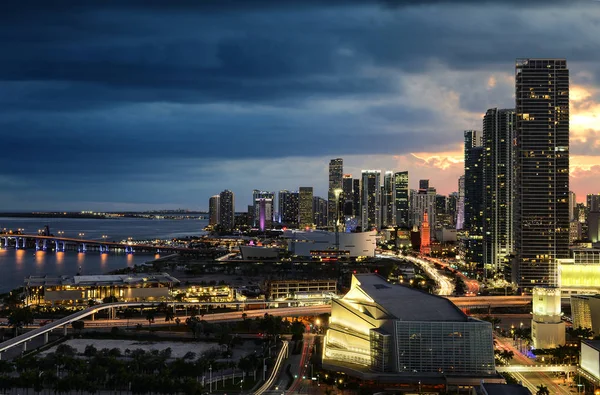 Miami Innenstadt bei Nacht — Stockfoto