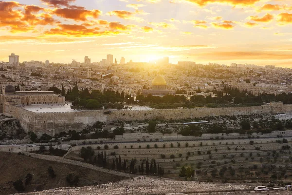 Jerusalem Stadt bei Sonnenuntergang — Stockfoto