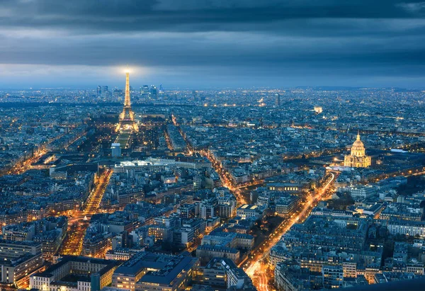 Geceleri Paris havadan görünümü — Stok fotoğraf