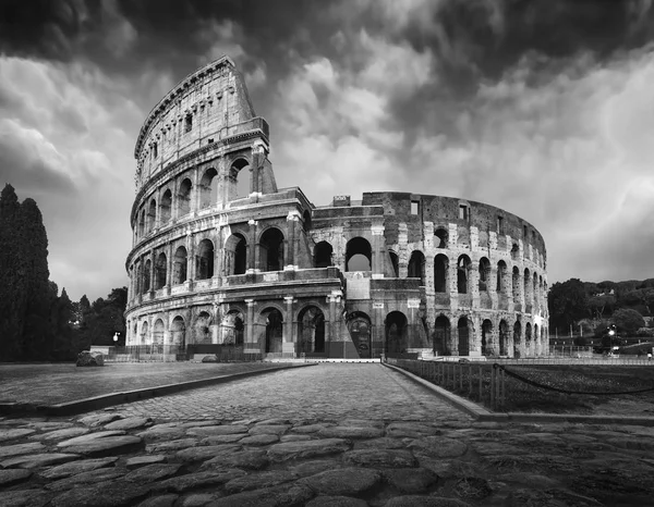 Colosseo a Roma al tramonto — Foto Stock