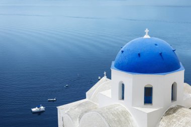 Mavi ve beyaz Santorini'de