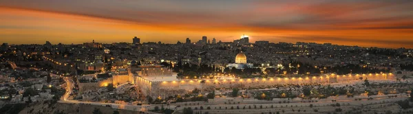 Jerusalem Stadt bei Sonnenuntergang — Stockfoto