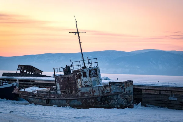 2020 Khoujir Sibirien Rusland Gamle Forladte Båd Havnen Khoujir Vinteren - Stock-foto