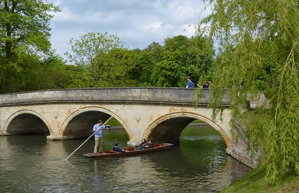Punting Floden Cam Cambridge England — Stockfoto