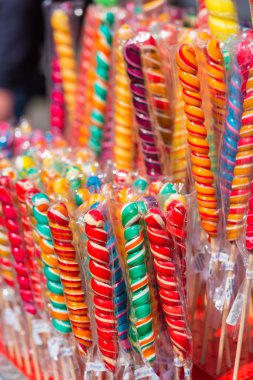 Renkli el yapımı girdap lolipop 