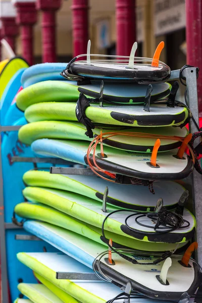 Доски для серфинга в стеке — стоковое фото