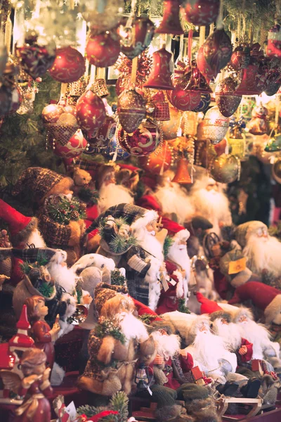 Decorazioni natalizie al mercato — Foto Stock
