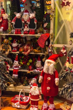 Bir dükkanda Noel ev dekorasyon