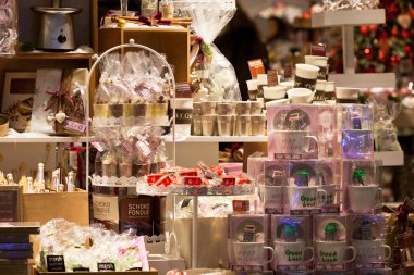 Bir dükkanda Noel ev dekorasyon