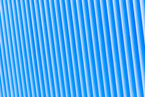 Mavi şeritli metal cephe — Stok fotoğraf