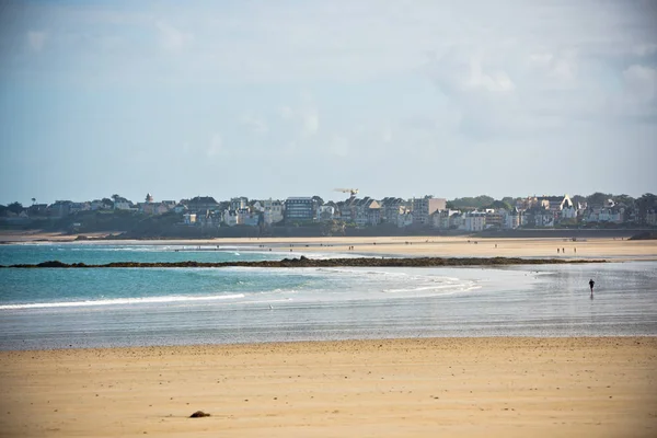 Zand strand in Saint Malo — Stockfoto
