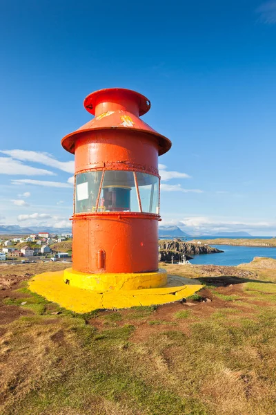 Roter Leuchtturm über stykkisholmur, Island — Stockfoto