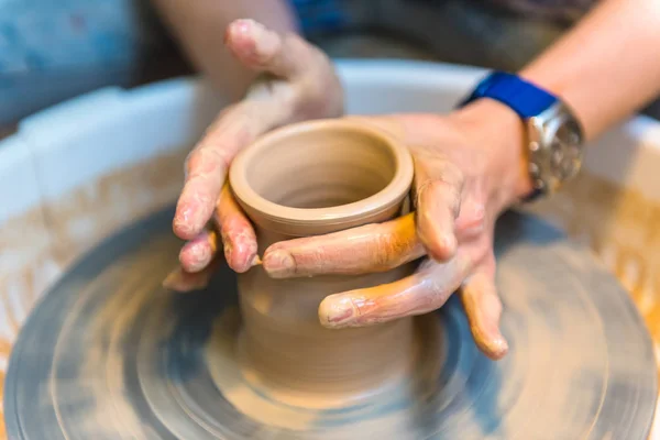 Female hands of a potter — Stock Photo, Image