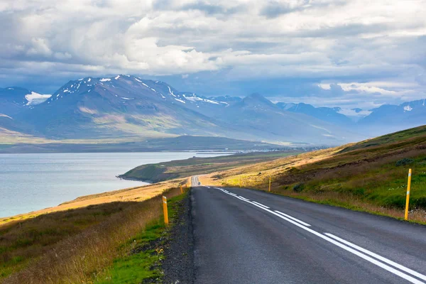 Estrada Islandesa sem fim — Fotografia de Stock
