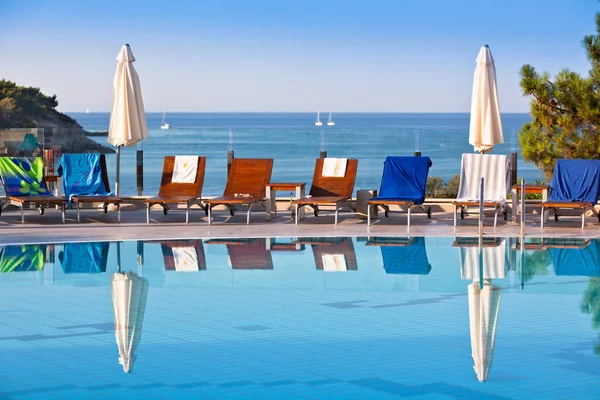 Swimming pool on a sunny day — Stock Photo, Image