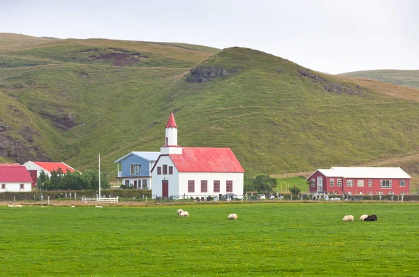 農村のアイスランドの教会 — ストック写真