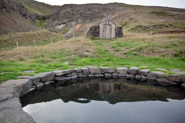 Bain de source chaude en Islande — Photo