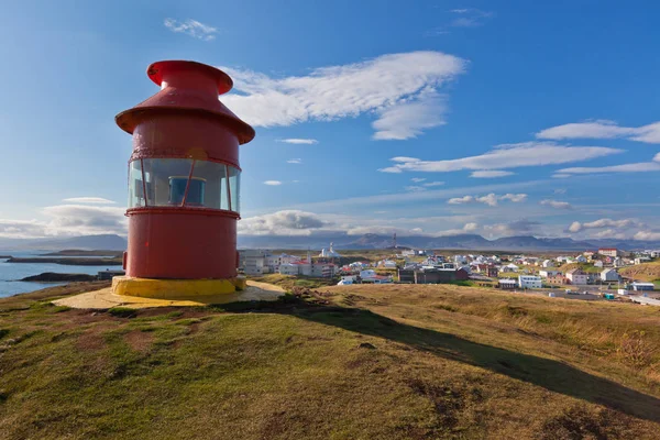 Roter Leuchtturm über stykkisholmur, Island — Stockfoto