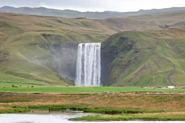 Водоспад Skogafoss, Ісландія — стокове фото