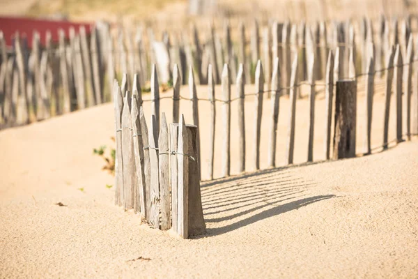 Gard de lemn pe plaja Atlanticului din Franța — Fotografie, imagine de stoc