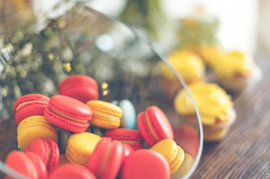 Parlak bademli kurabiye ve kek