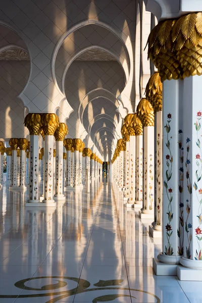 Mezquita blanca Sheikh Zayed —  Fotos de Stock