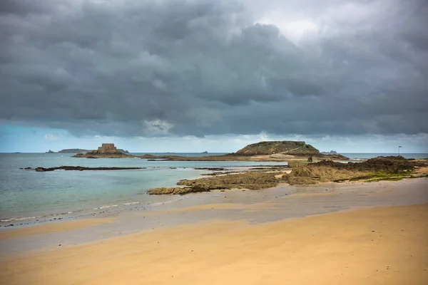 Marea baja en Saint Malo — Foto de Stock