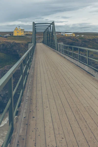 在 Skjalfandafljot 河上的桥 — 图库照片