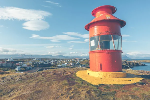 Faro rosso sopra Stykkisholmur — Foto Stock