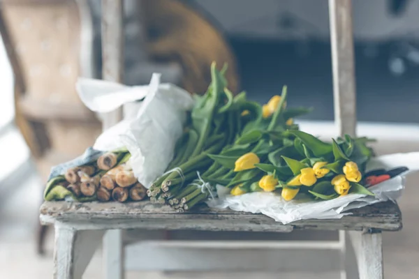 Gelbe Tulpen Blumenstrauß — Stockfoto