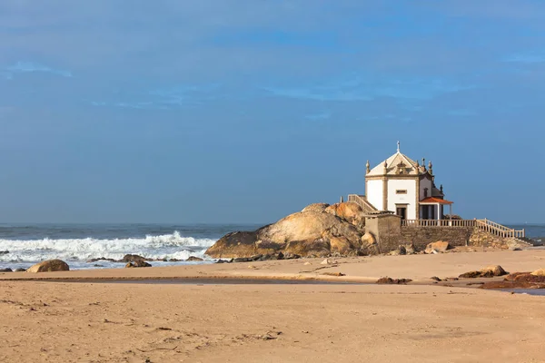 Capilla de piedra blanca —  Fotos de Stock