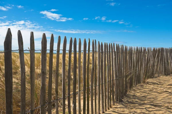 Wooden fence on Atlantic beach — Stock Photo, Image