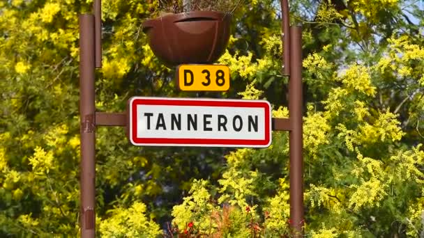 Road sign of Tanneron, small town in Provence-Alpes-Cte d 'Azur, France . — стоковое видео