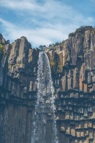 アイスランドの svartifoss の滝 — ストック写真