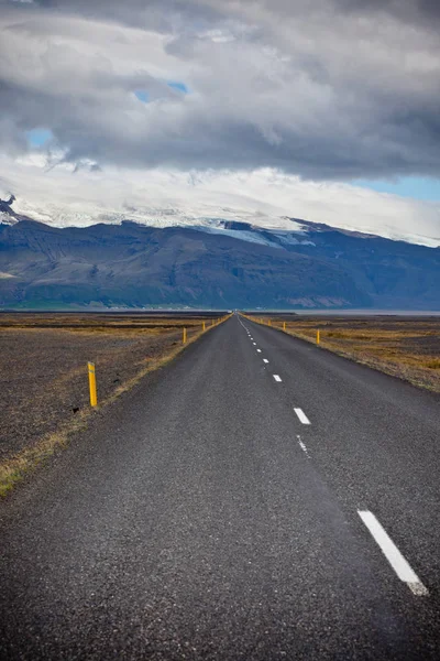 Ändlösa isländska Highway — Stockfoto