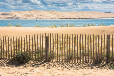 Fransa Atlantik sahilinde ahşap çit