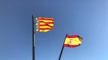 İspanya ve otonom Valencia bayrakları