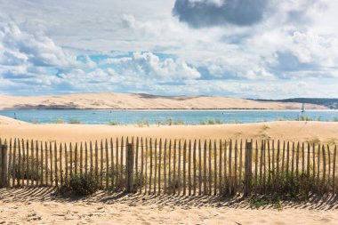 Fransa Atlantik sahilinde ahşap çit