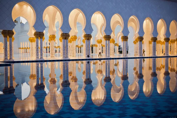 Sheikh Zayed White Mosque in Abu Dhabi — Stock Photo, Image