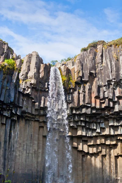 Vodopád Svartifoss na Islandu — Stock fotografie