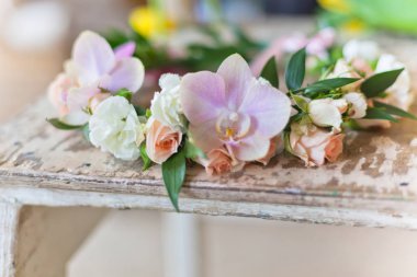 Güzel el yapımı çiçek çelenk