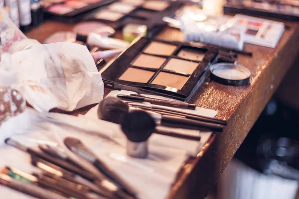 Çeşitli makyaj ürünleri makro