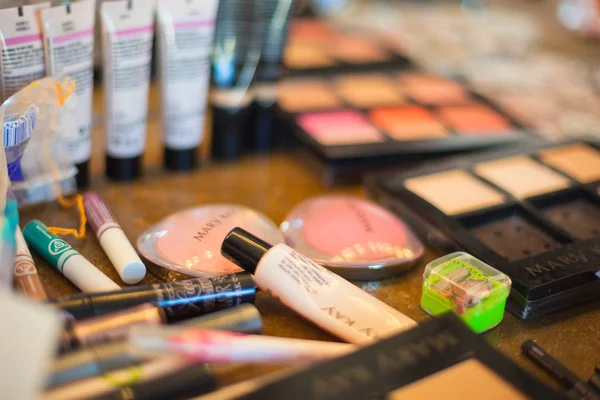 Çeşitli makyaj ürünleri makro