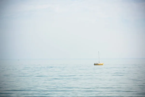 Bateau de plaisance dans la mer du Nord — Photo