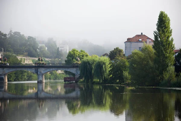 Perigord Stadt am Fluss Vezere — Stockfoto