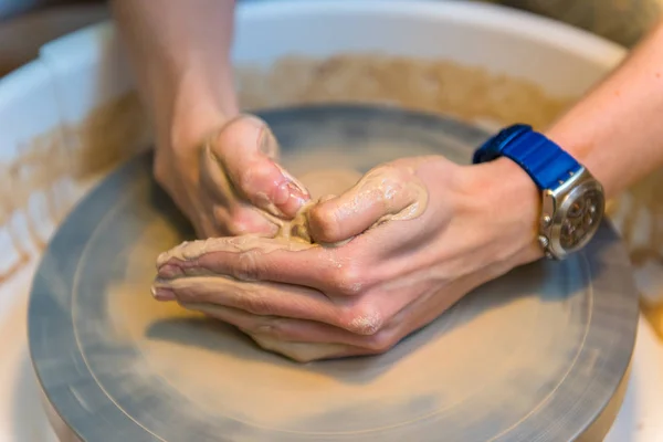 Hands creating clay cup — Stock Photo, Image