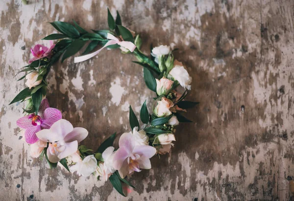 Όμορφα χειροποίητα floral στεφάνι — Φωτογραφία Αρχείου