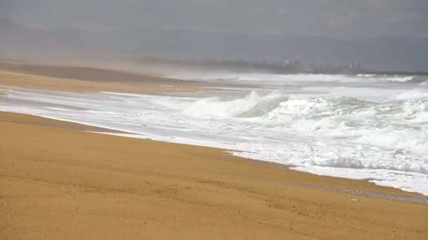 Video di Sand Atlantic Beach con surf sull'oceano — Video Stock